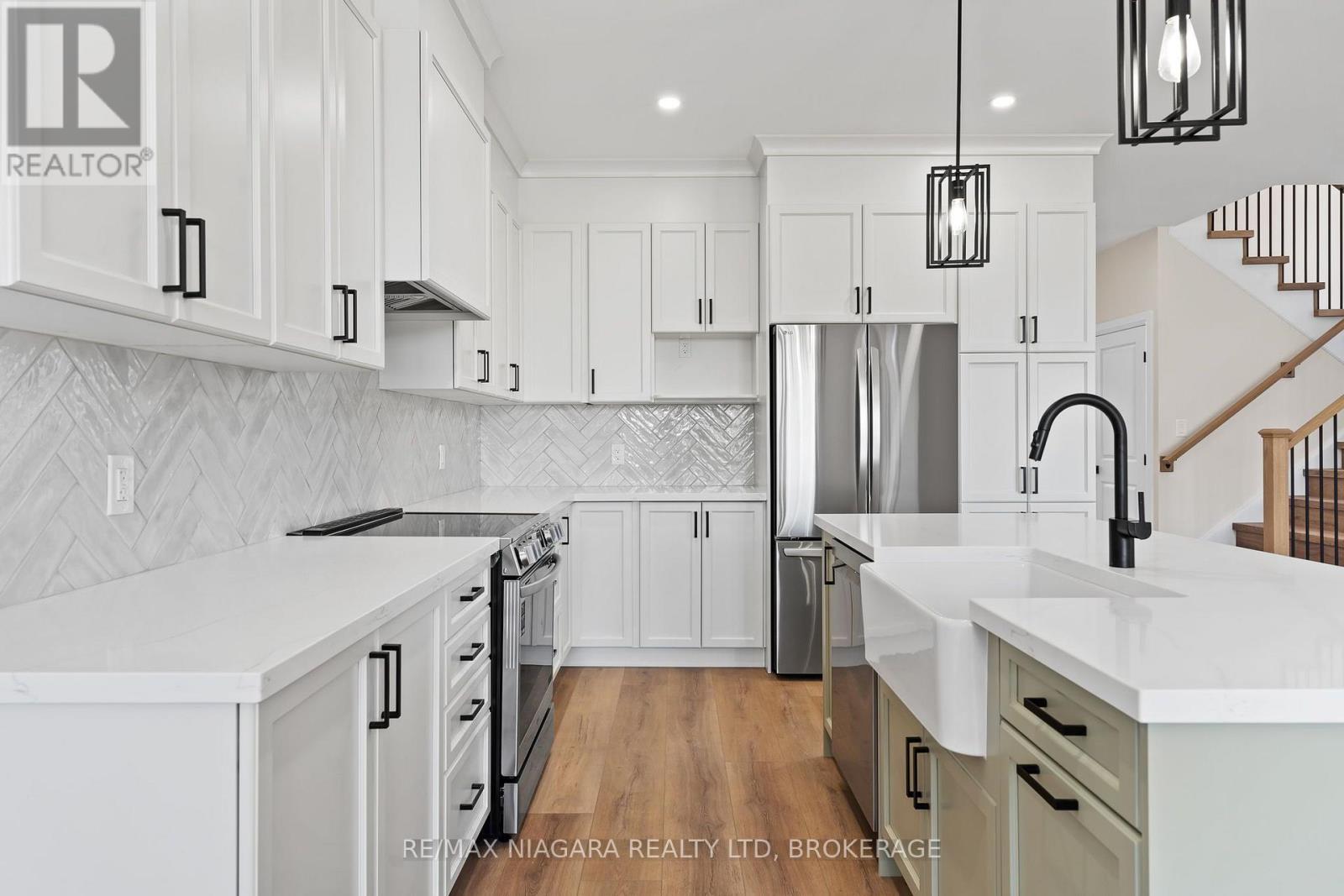 63 SWAN AVENUE - 12