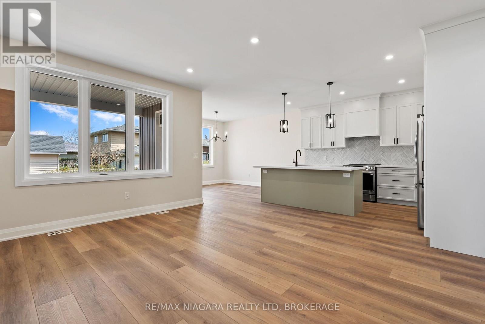 63 SWAN AVENUE - 15
