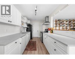 202 1610 Chesterfield Avenue, North Vancouver, BC V7M2N7 Photo 7