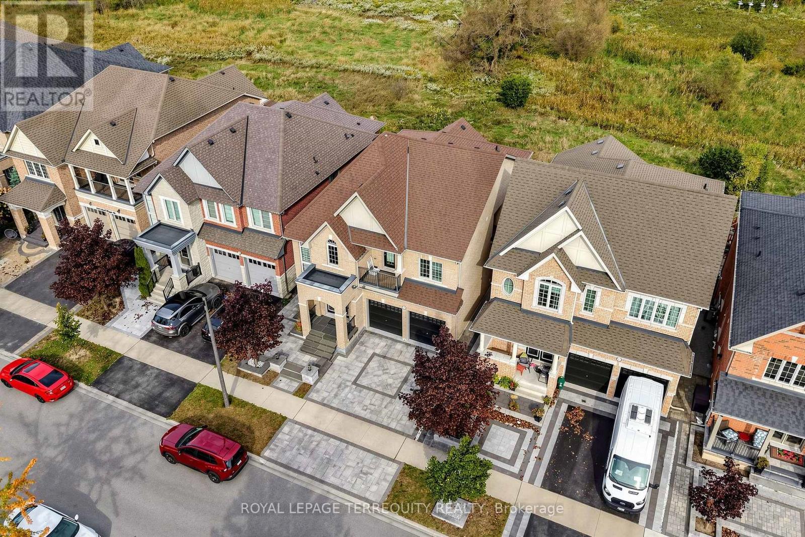 2549 Snow Knight Drive, Oshawa, ON photo 2