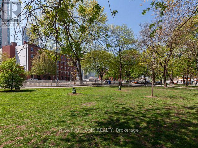 350 Wellington Street West — photo 26