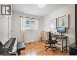 524 Warren Ave, Saanich, BC V8Z2J5 Photo 16