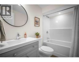 524 Warren Ave, Saanich, BC V8Z2J5 Photo 18