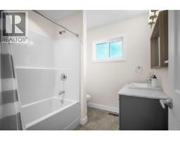 Bathroom - 524 Warren Ave, Saanich, BC V8Z2J5 Photo 15