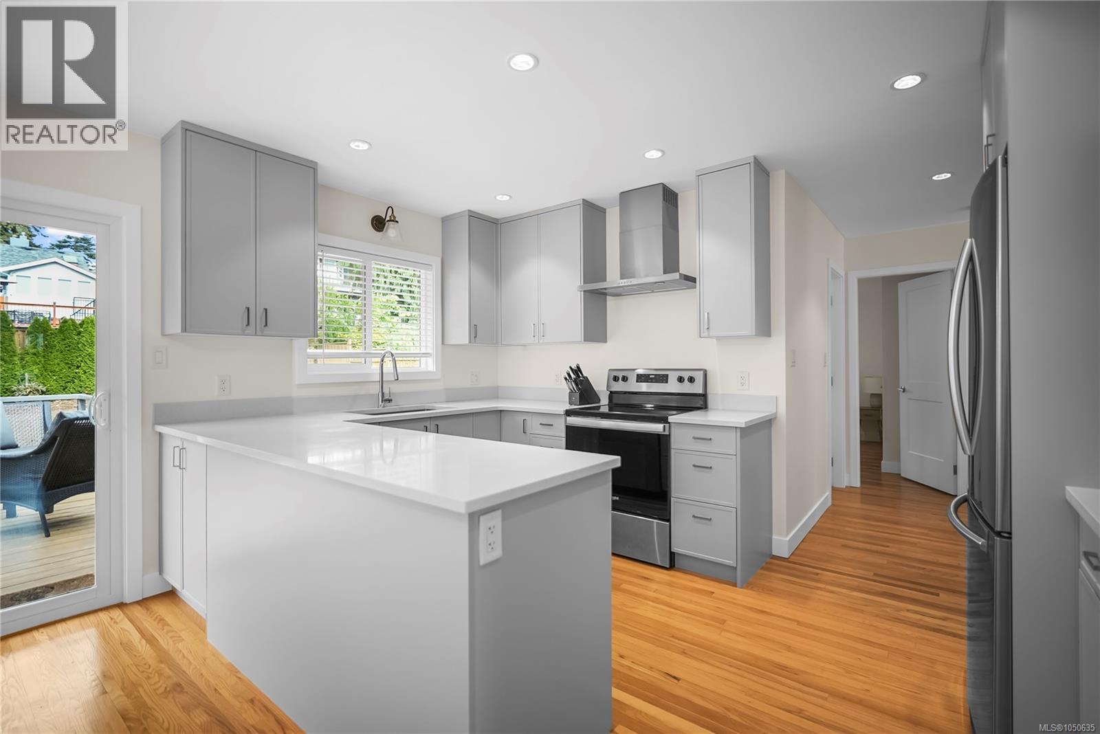 524 Warren Ave - 5