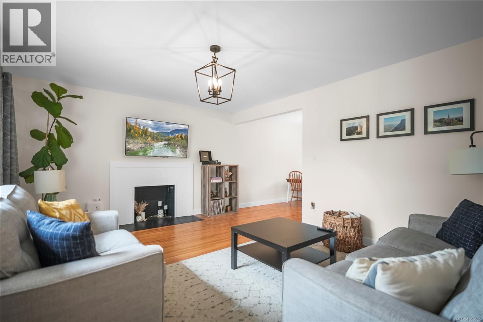  524 Warren Avenue, Saanich