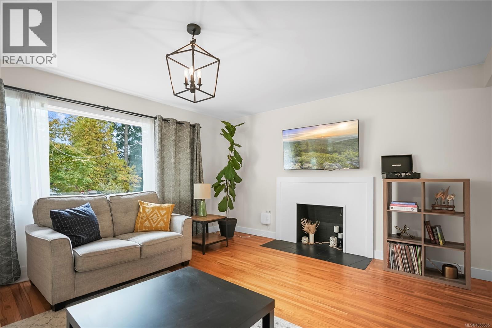  524 Warren Avenue, Saanich