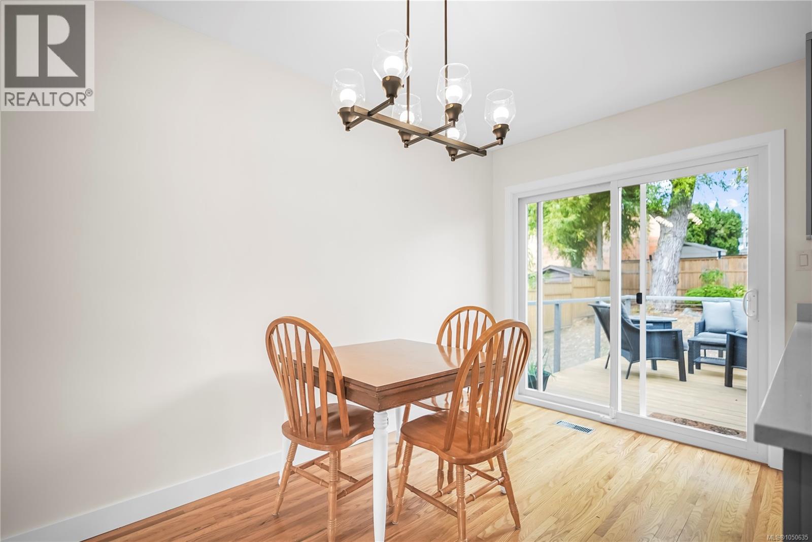 524 Warren Ave - 8