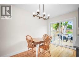 Living room - 524 Warren Ave, Saanich, BC V8Z2J5 Photo 8