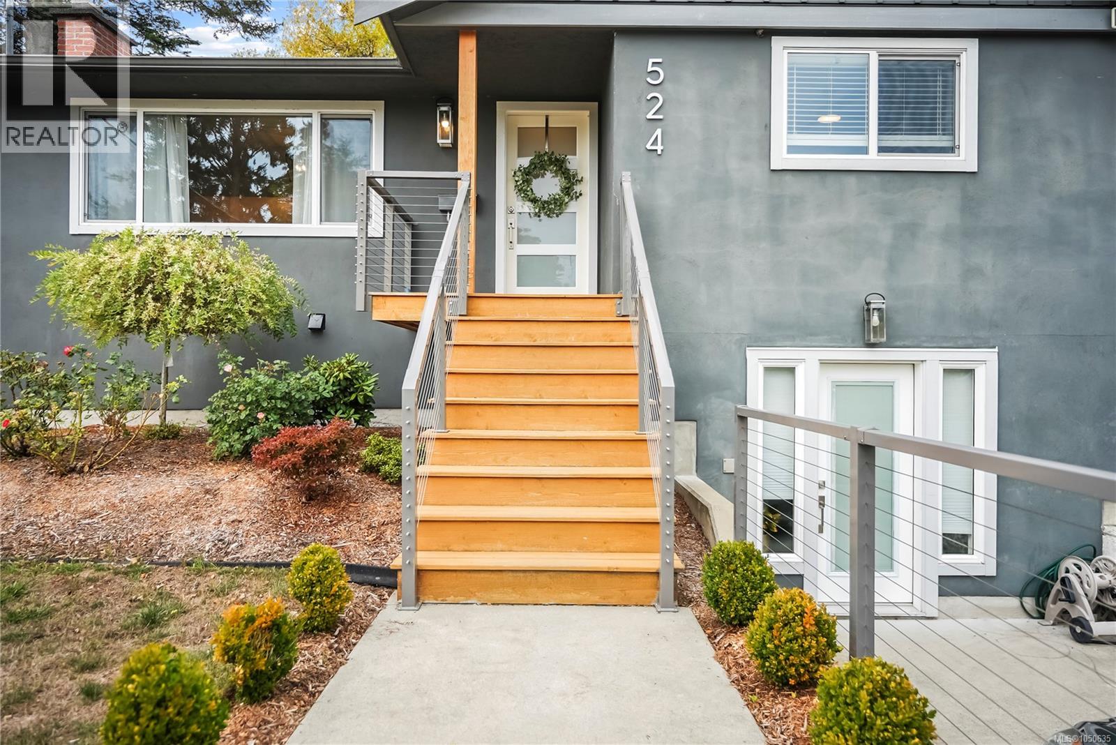 524 Warren Avenue, Saanich