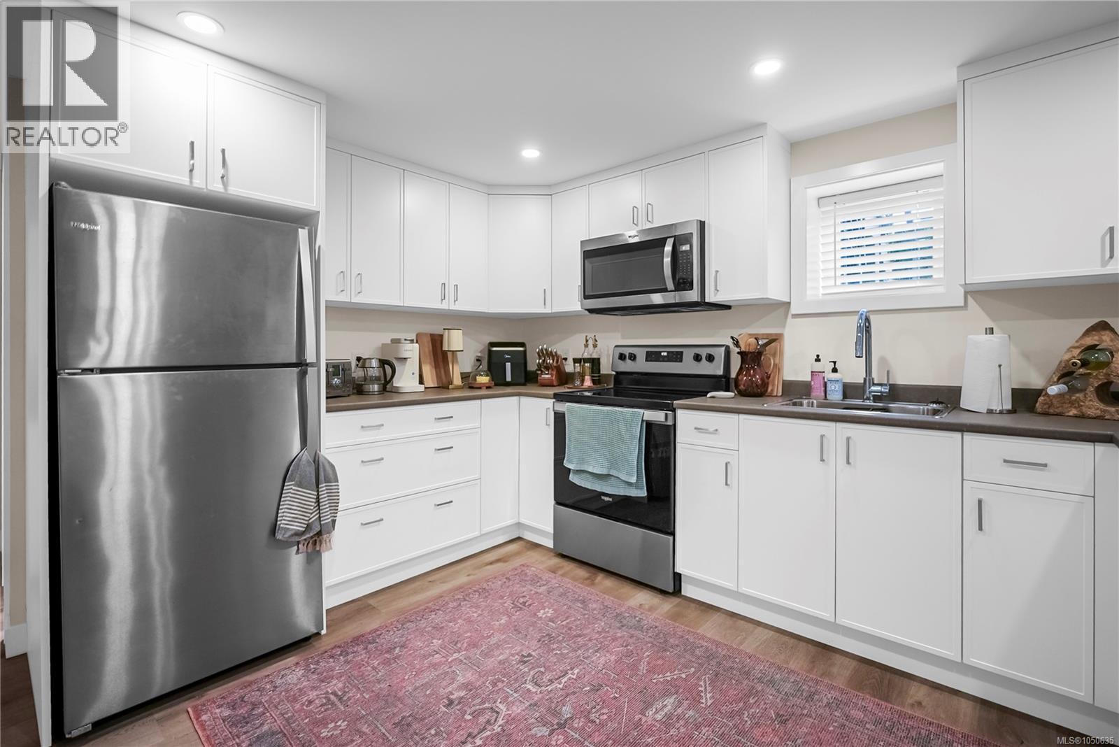  524 Warren Avenue, Saanich