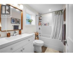524 Warren Ave, Saanich, BC V8Z2J5 Photo 28