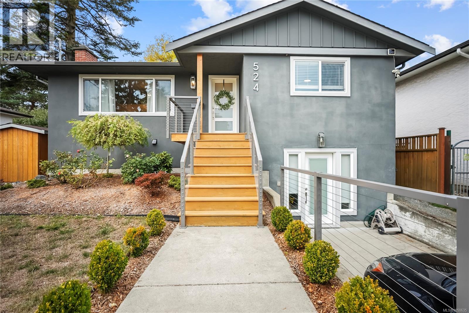  524 Warren Avenue, Saanich