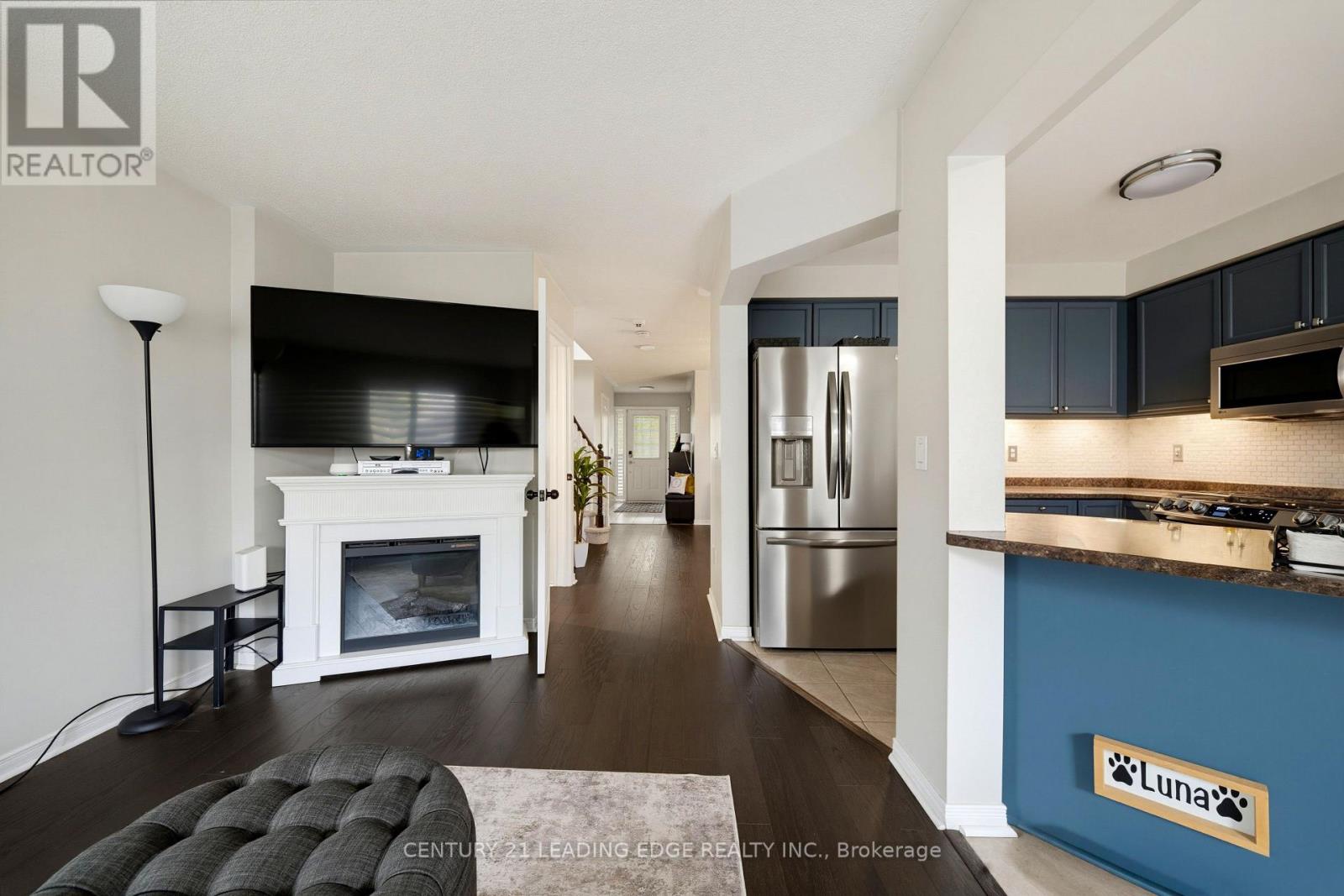 10 DODDS SQUARE - Image 14