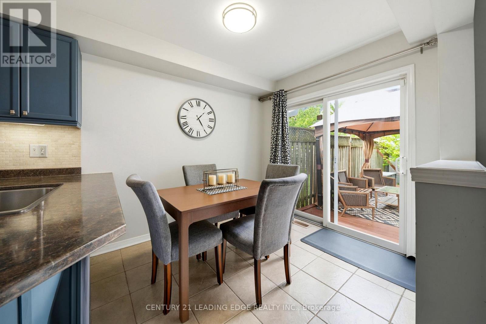 10 DODDS SQUARE - Image 17