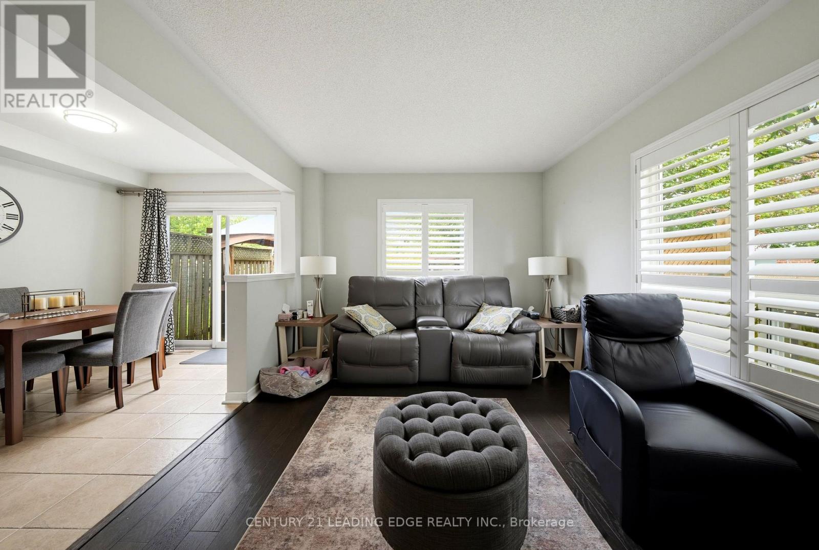 10 DODDS SQUARE - Image 18