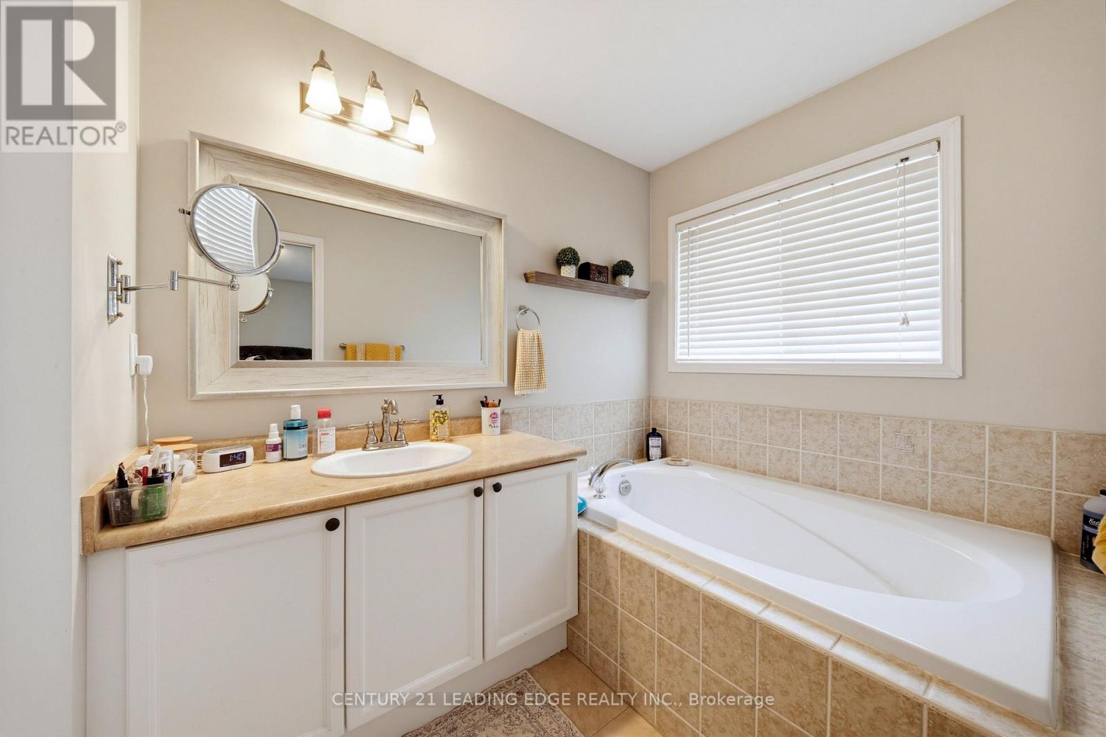 10 DODDS SQUARE - 28