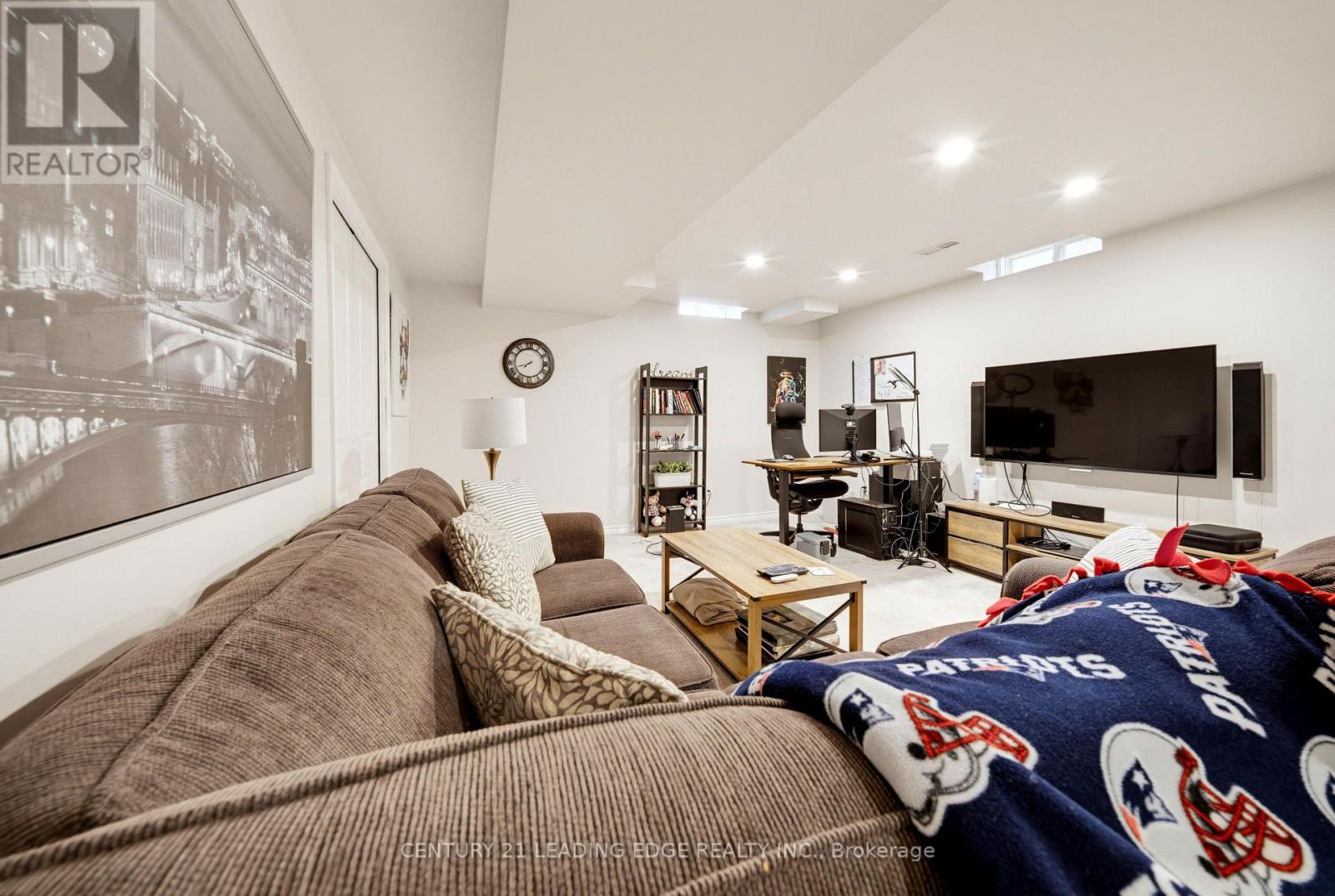 10 DODDS SQUARE - Image 42
