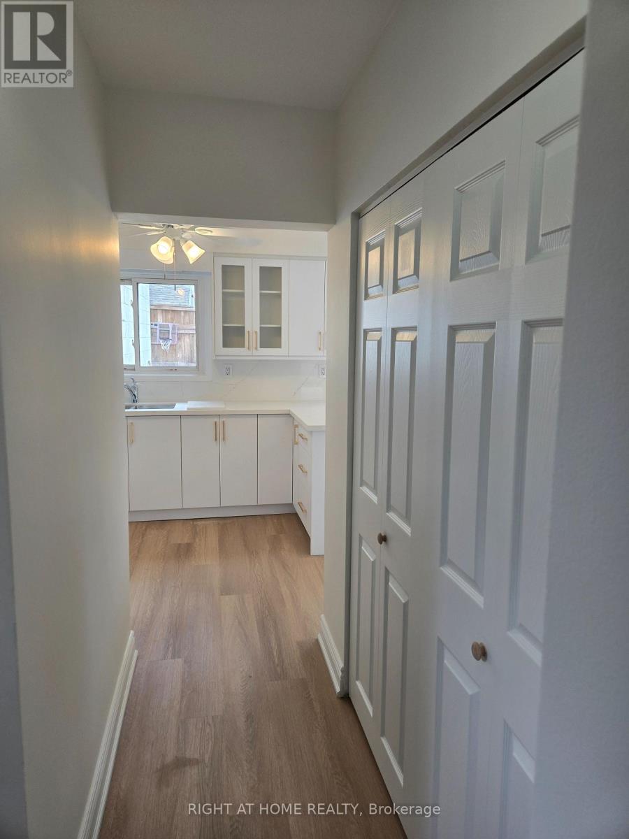 13 FAULKNER CRESCENT, Toronto (Humbermede) — photo 2