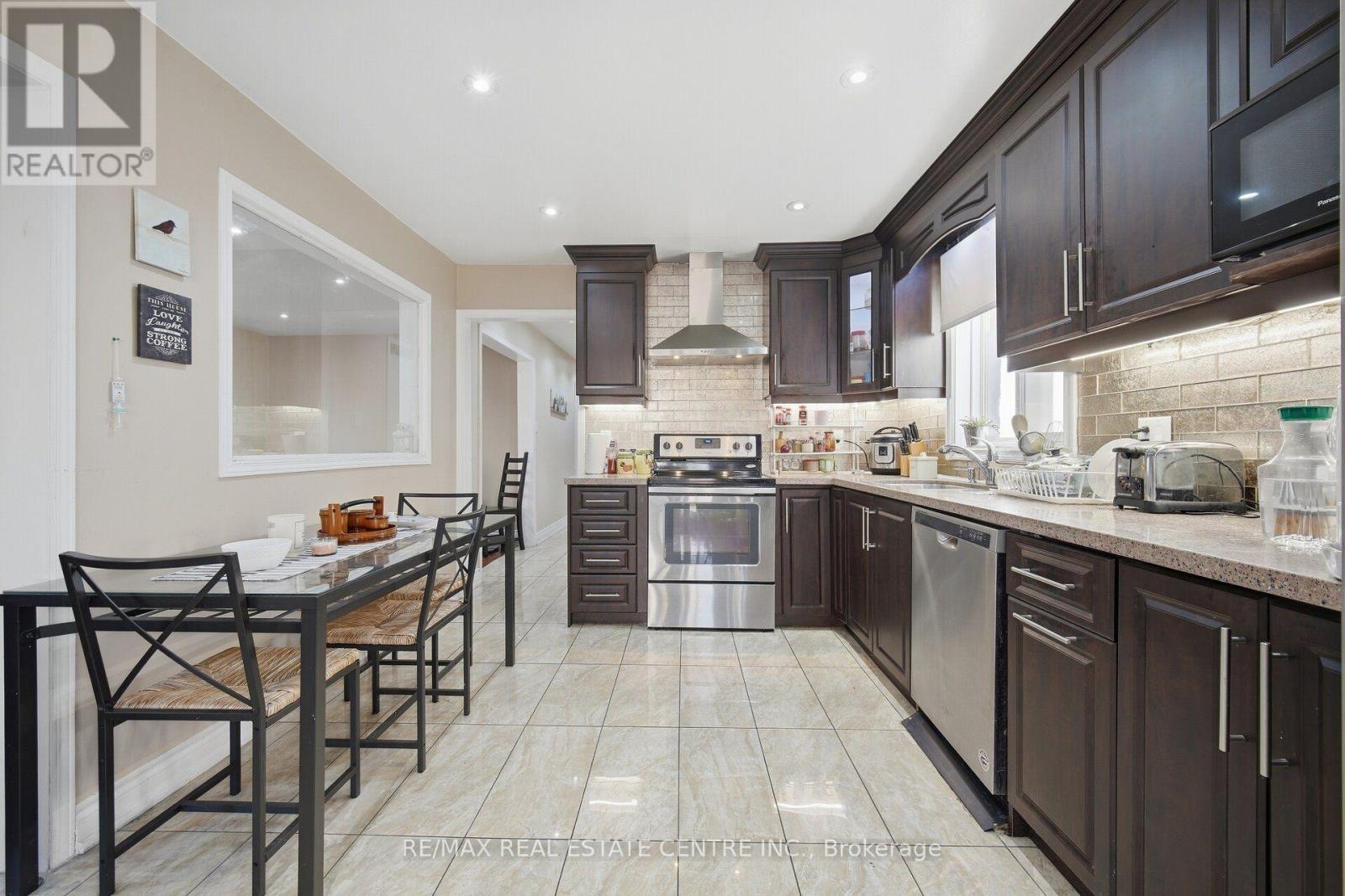 22 FAYWOOD DRIVE - 15