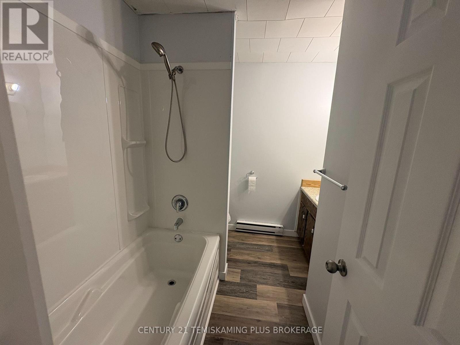 2 PYRITE STREET - Image 9