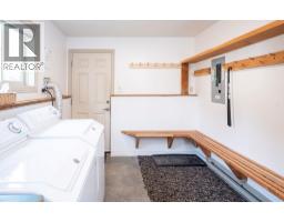 Kitchen - 1506 Mountain View Drive, Revelstoke, BC V0E2S1 Photo 15