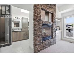 2042 49 Avenue SW - photo 17