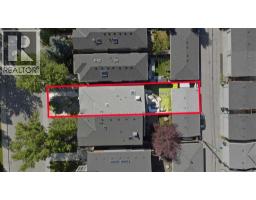 2042 49 Avenue SW - photo 34