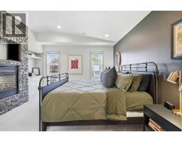 2042 49 Avenue SW - photo 13