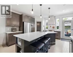 2042 49 Avenue SW - photo 8