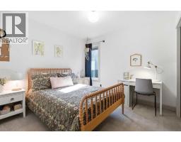 2042 49 Avenue SW - photo 18