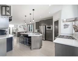 2042 49 Avenue SW - photo 10