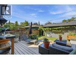 2042 49 Avenue SW - photo 29