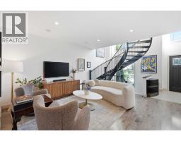 2042 49 Avenue SW - photo 4