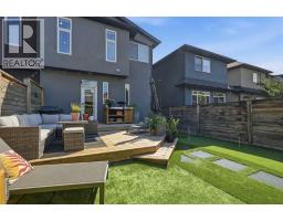2042 49 Avenue SW - photo 33
