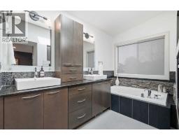 2042 49 Avenue SW - photo 16