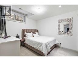2042 49 Avenue SW - photo 26