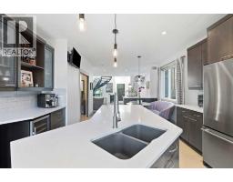 2042 49 Avenue SW - photo 11