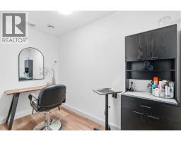 2042 49 Avenue SW - photo 27