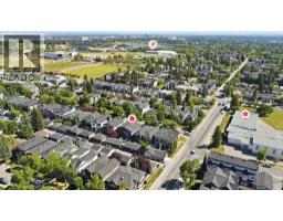 2042 49 Avenue SW - photo 38