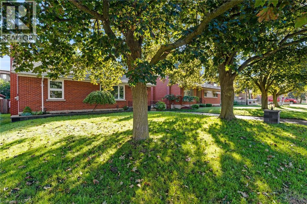 135 PATRICIA Avenue — photo 3