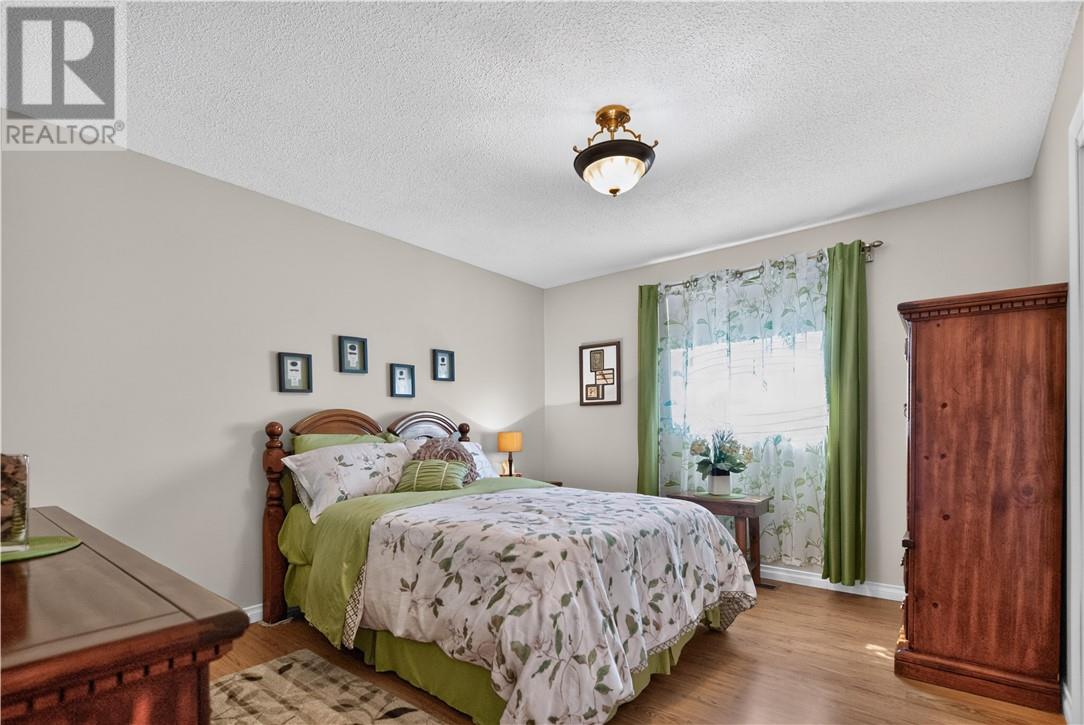 150 Newton Crescent - Image 26