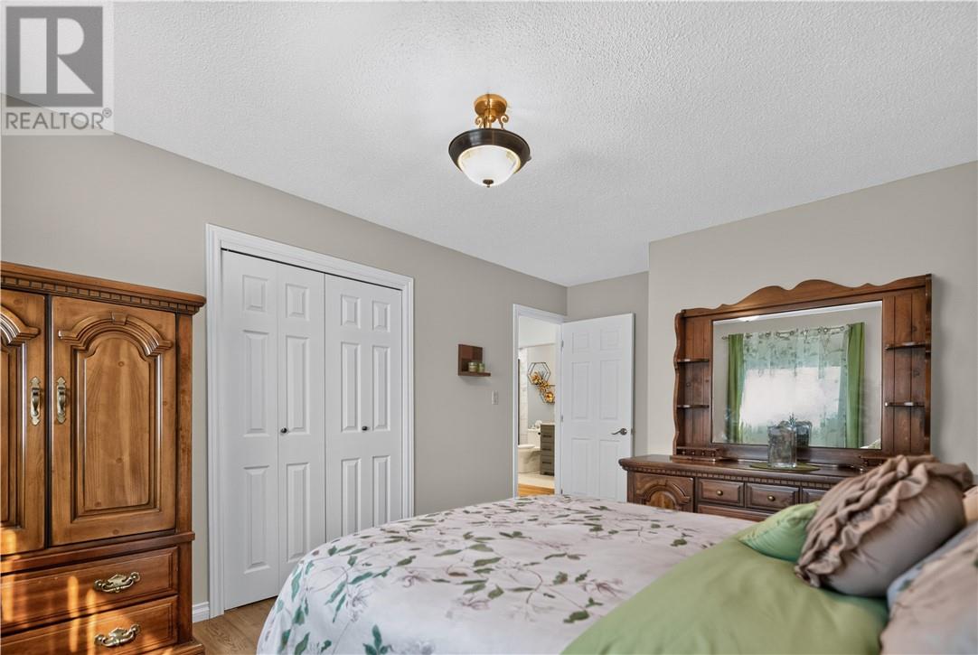 150 Newton Crescent - Image 28