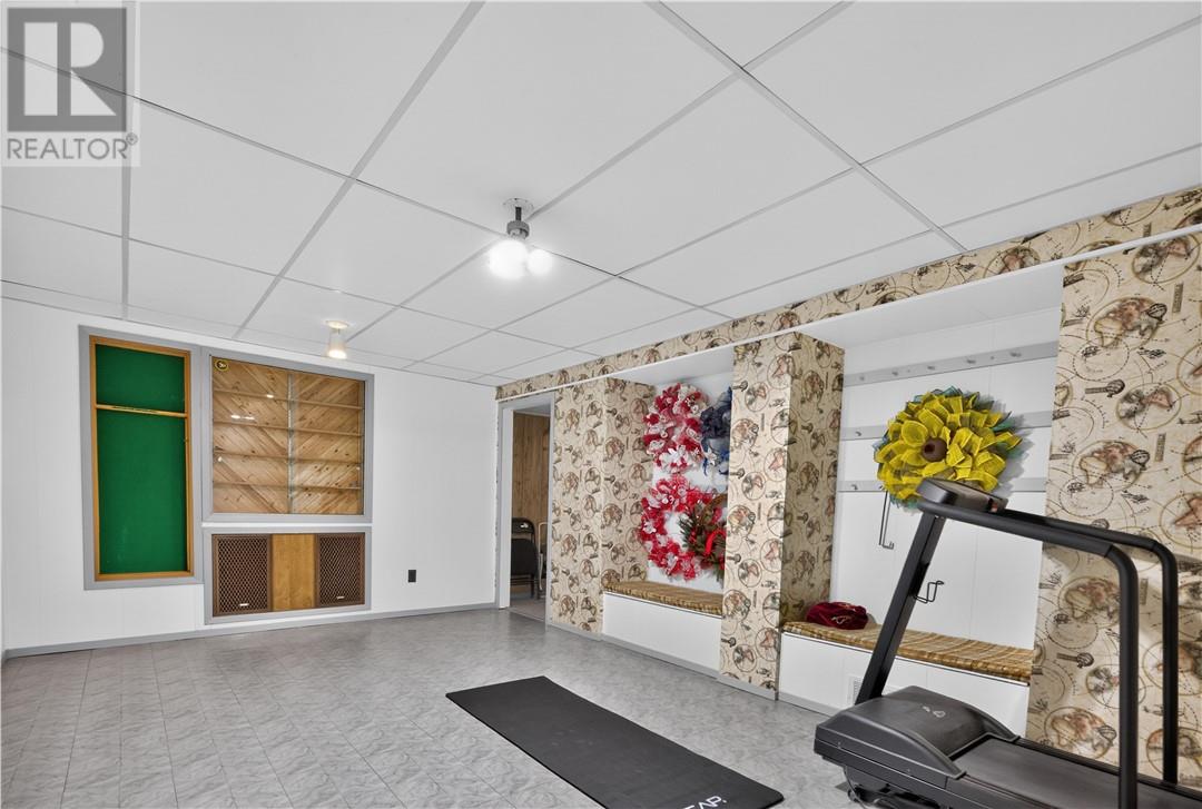 150 Newton Crescent - Image 37
