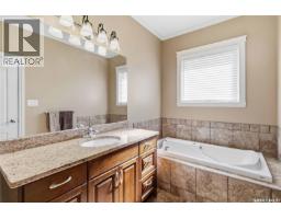 4pc Bathroom - 610 Beechdale Terrace, Saskatoon, SK S7V0A5 Photo 14