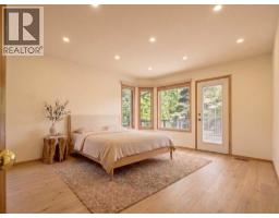 4pc Bathroom - 92 Scandia Hill Nw, Calgary, AB T3L1T9 Photo 11