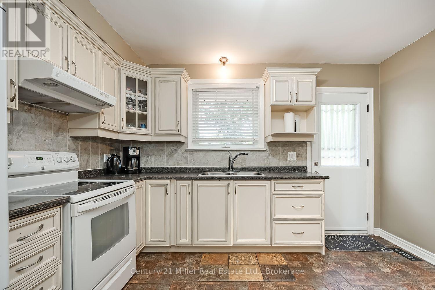 1135 BRIDGE ROAD N - 18