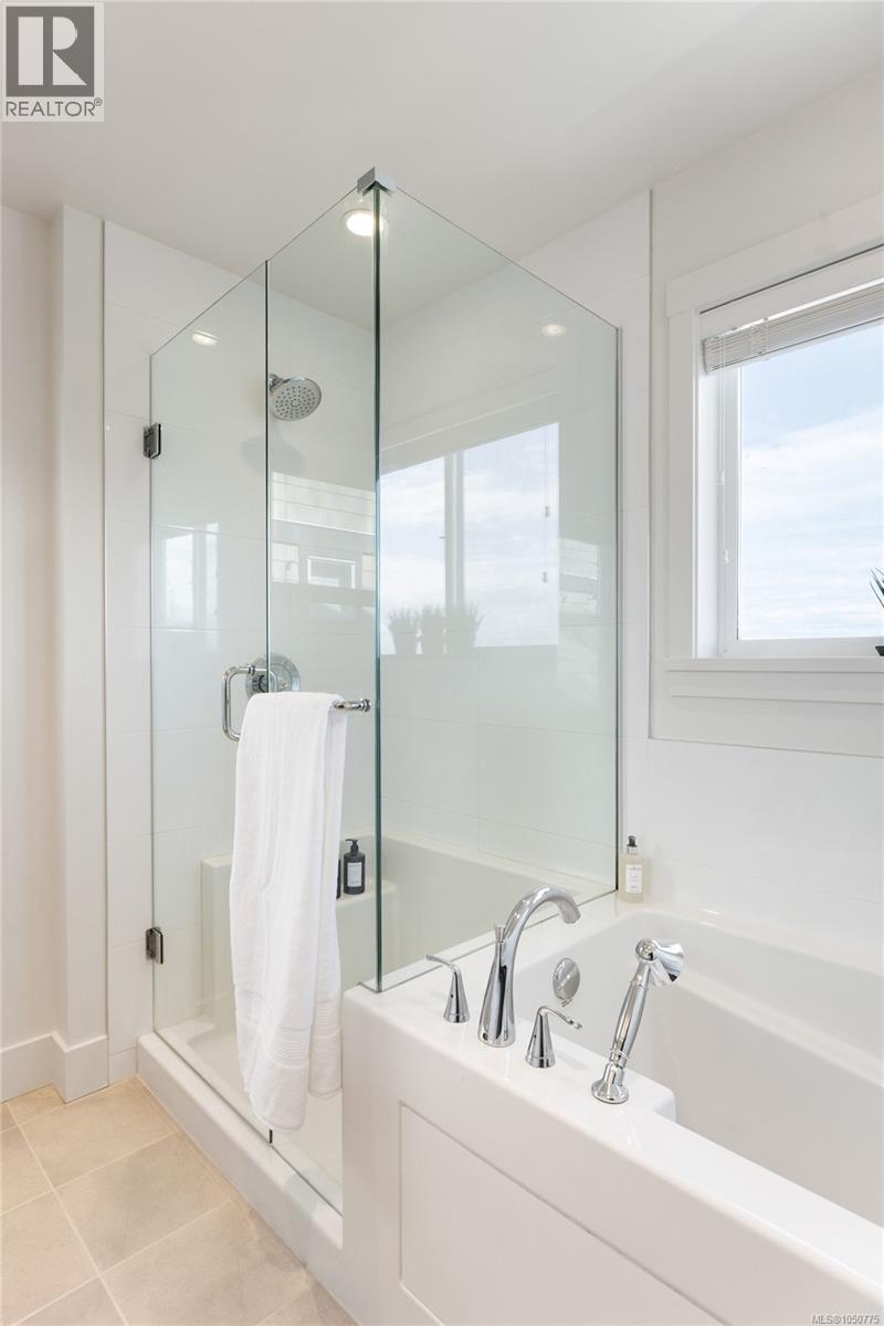 3517 Ryder Hesjedal Way - 20