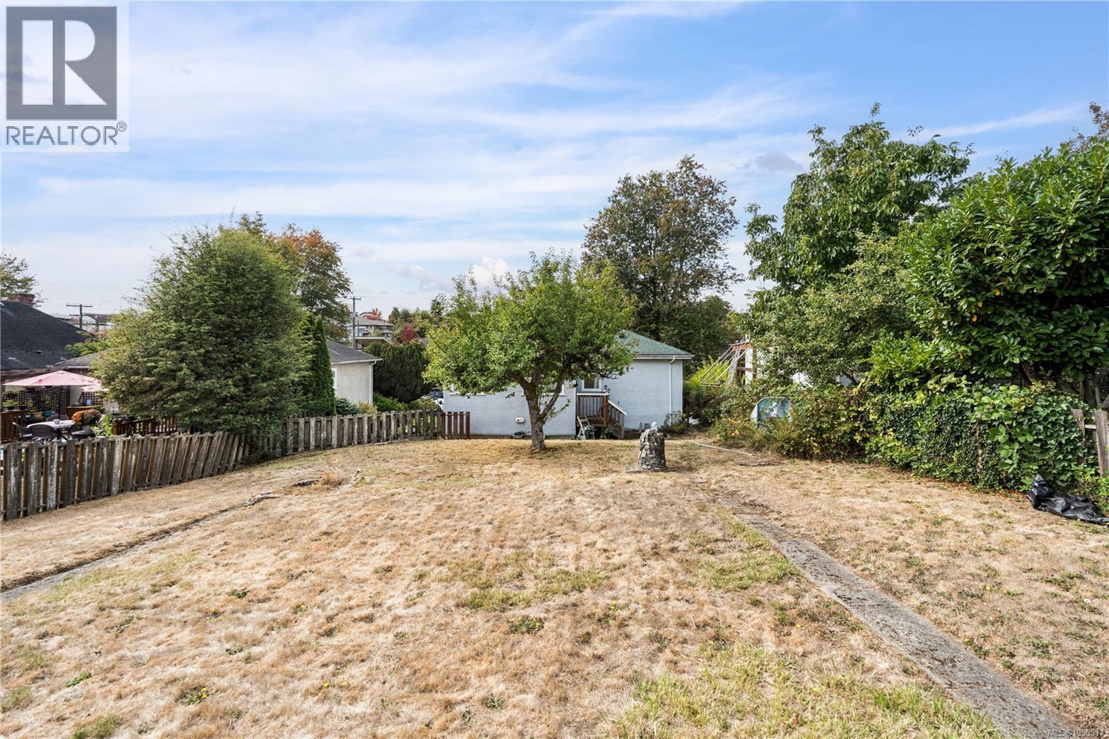 2835 Fifth St - 17