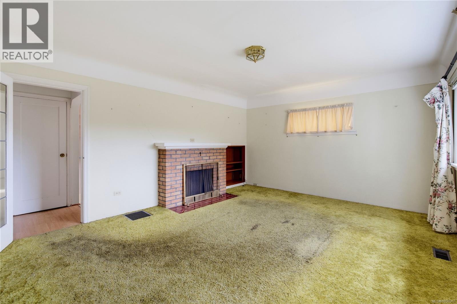 2835 Fifth St - 3